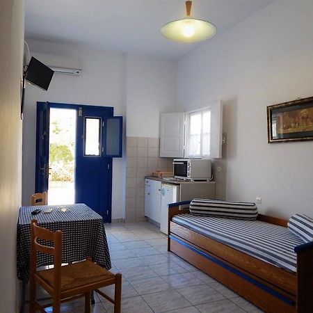 Evgenia Rooms And Apartments Folégandros Exteriör bild