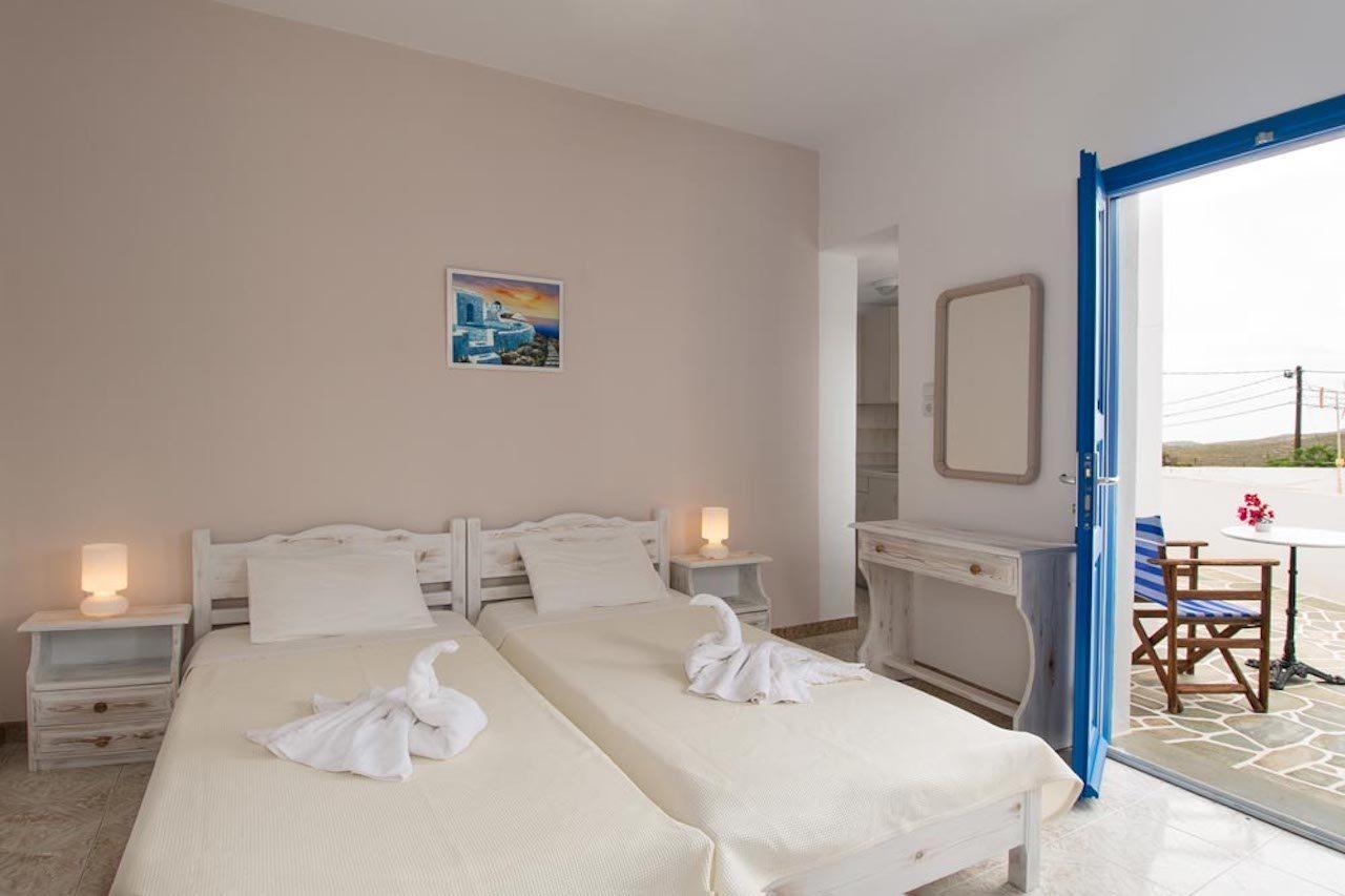 Evgenia Rooms And Apartments Folégandros Exteriör bild