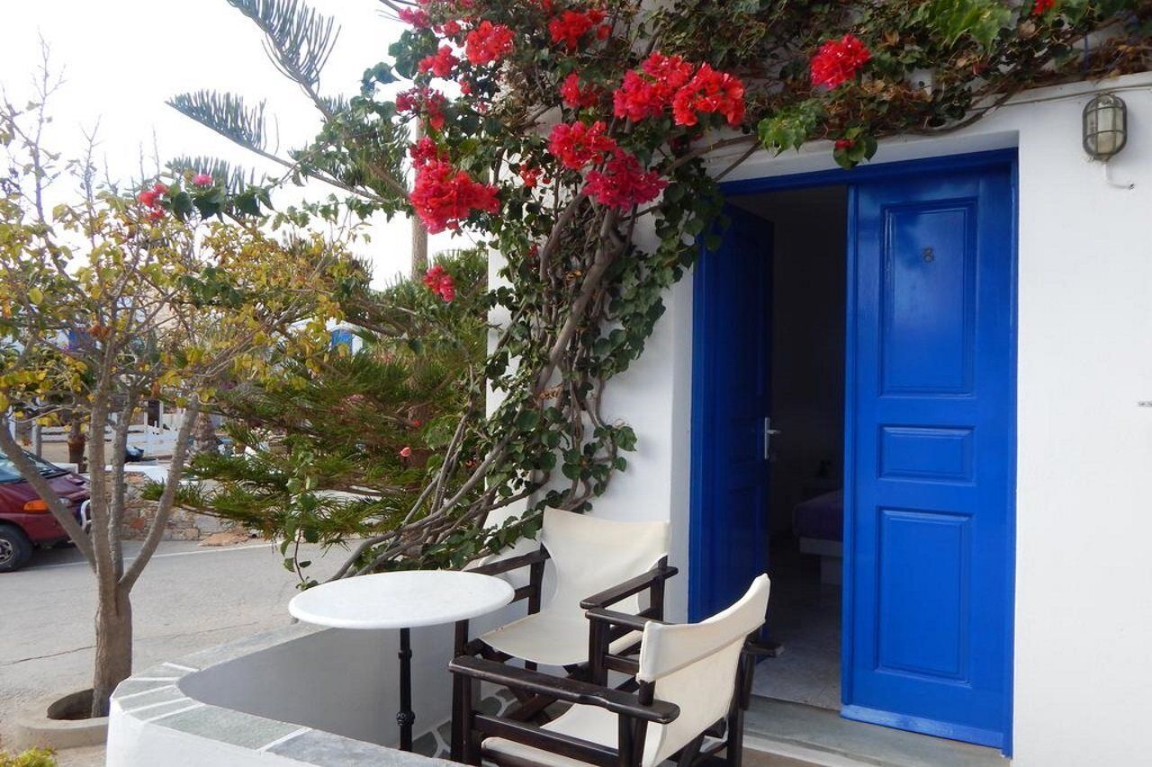 Evgenia Rooms And Apartments Folégandros Exteriör bild