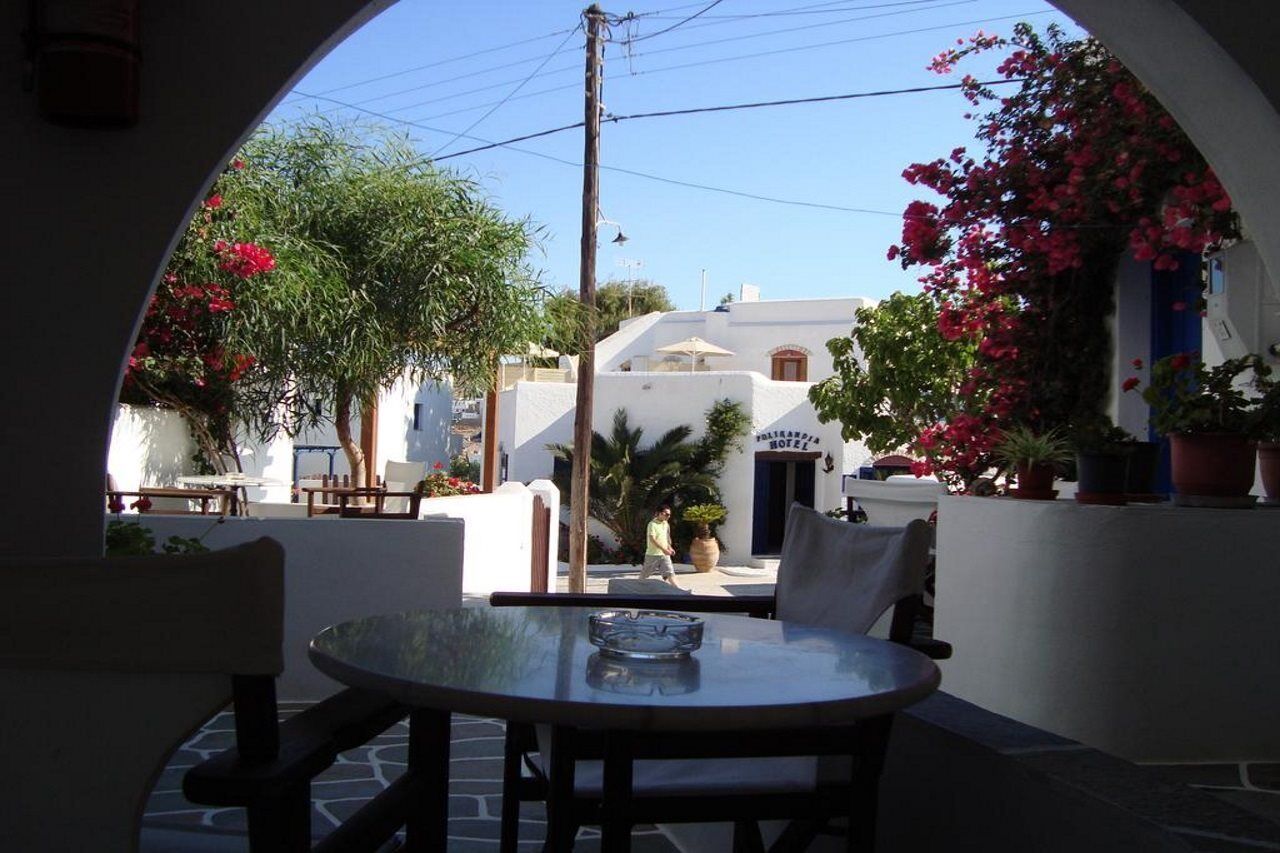 Evgenia Rooms And Apartments Folégandros Exteriör bild