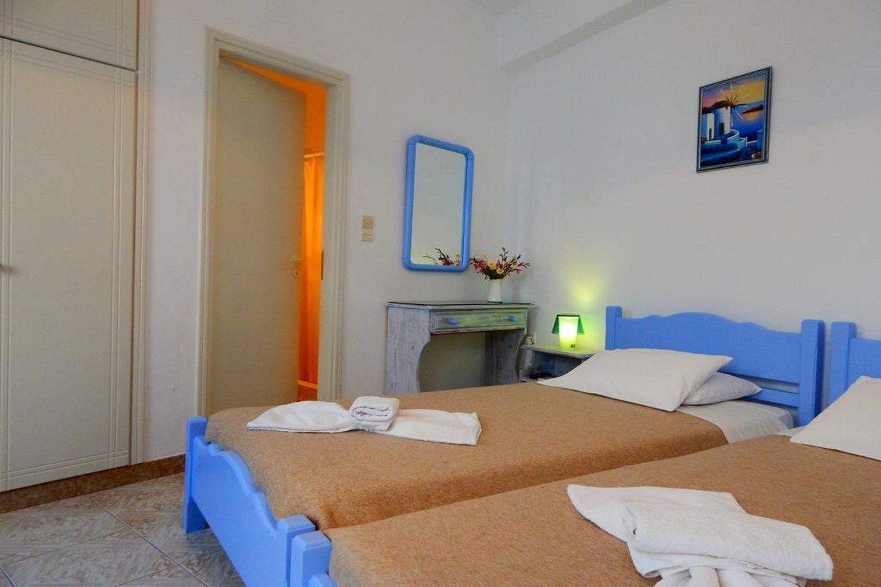 Evgenia Rooms And Apartments Folégandros Exteriör bild