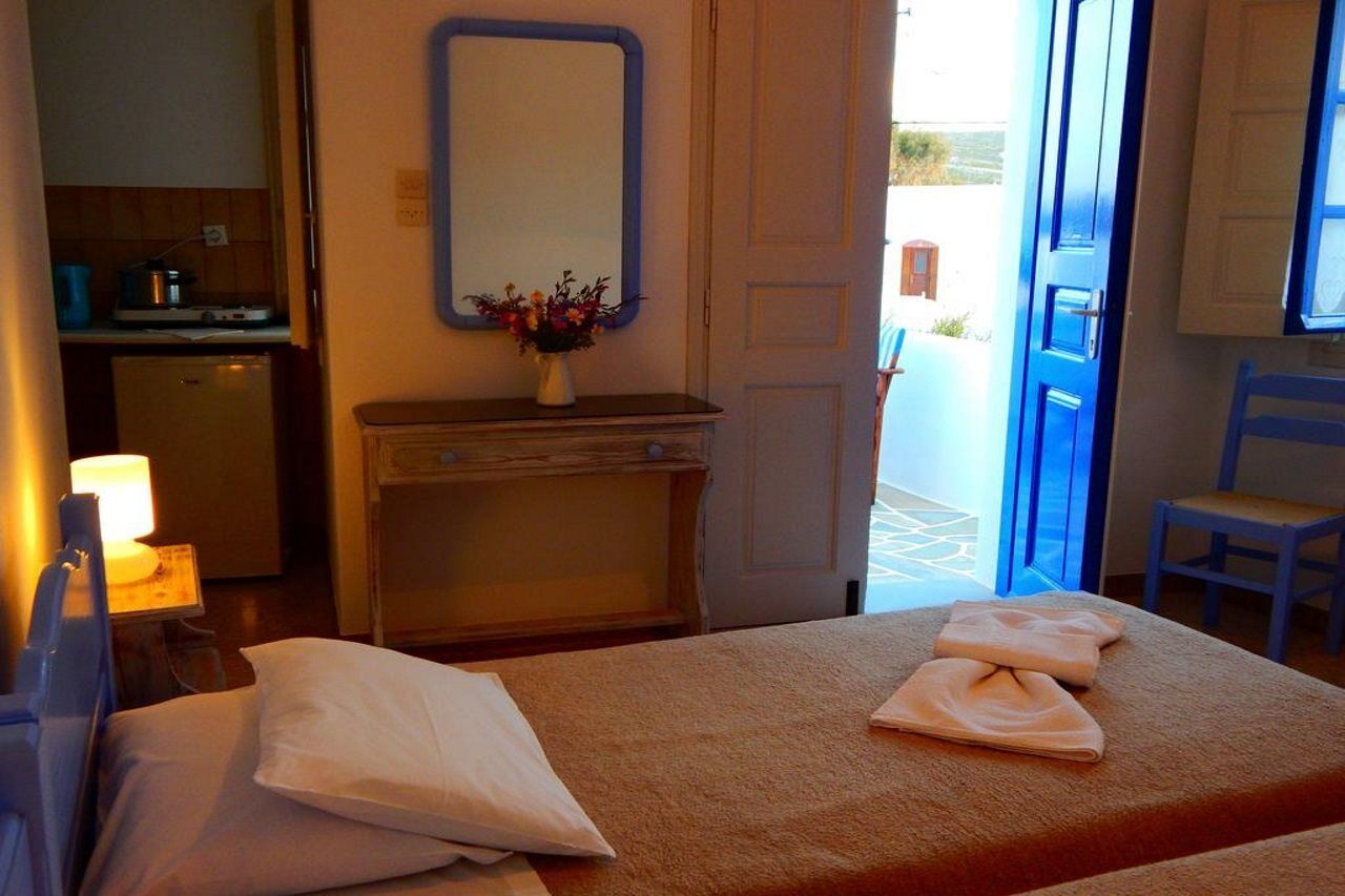 Evgenia Rooms And Apartments Folégandros Exteriör bild