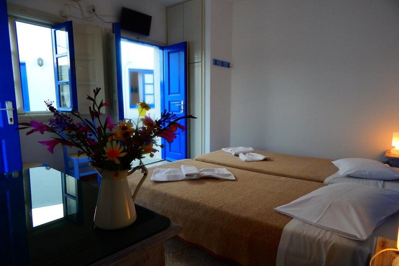 Evgenia Rooms And Apartments Folégandros Exteriör bild